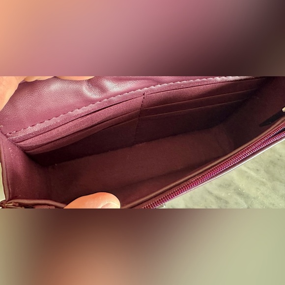 Badgley Mischka quilted plum crossbody bag - Picture 5 of 7